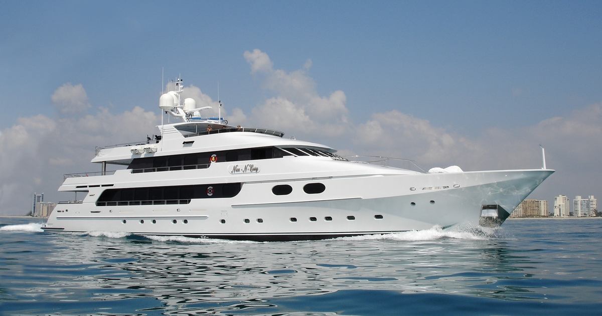 super yacht charter in bahamas