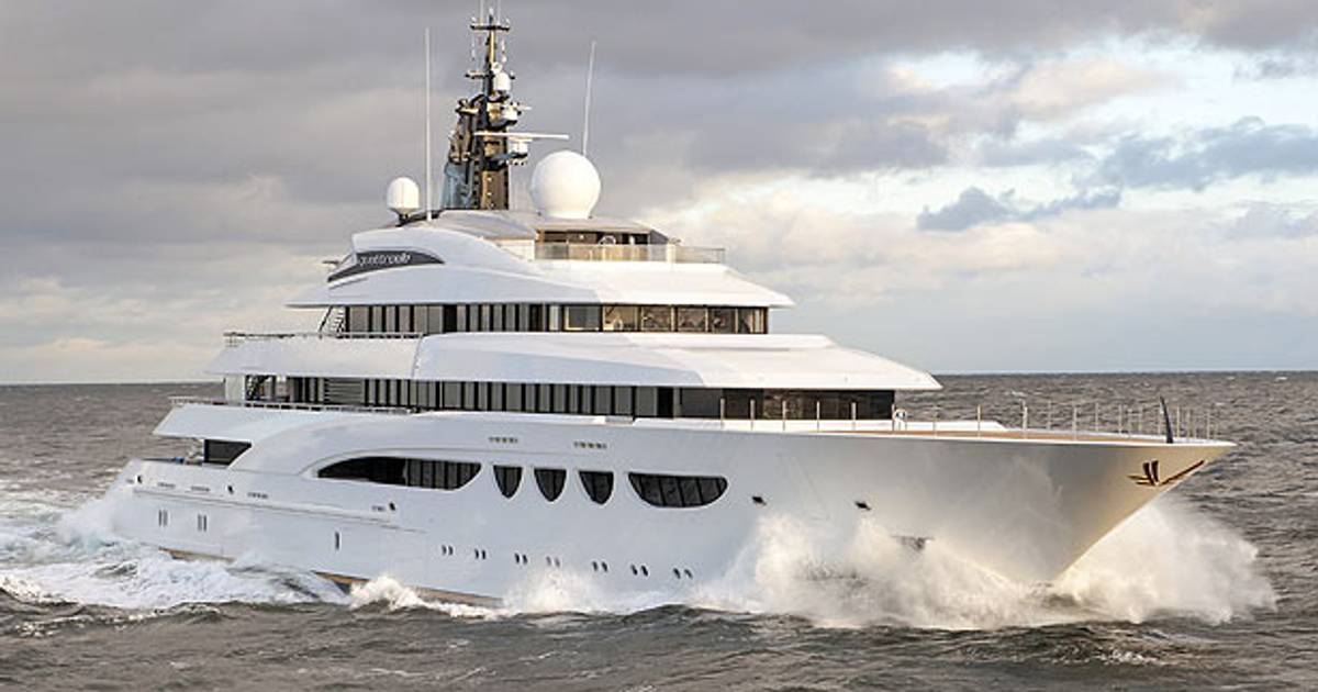 88m Quattroelle Now Available For Charter | YachtCharterFleet