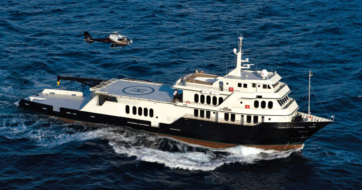 Last-minute Caribbean charter special with expedition yacht GLOBAL