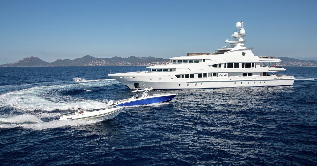 62m charter yacht