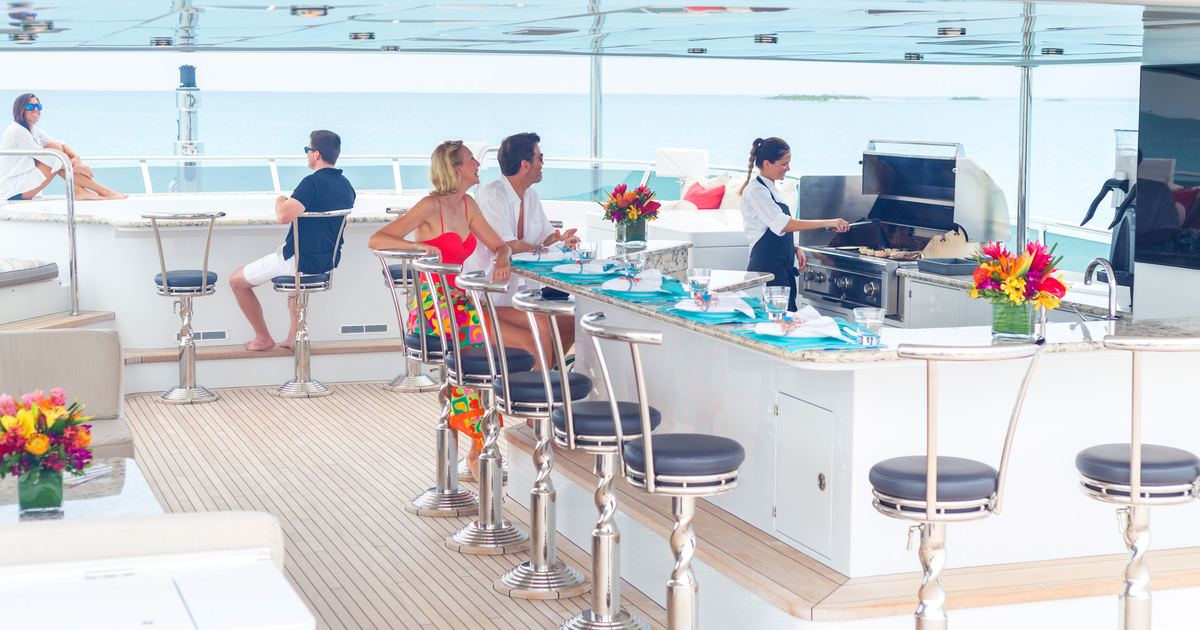 Discover Belize aboard charter yacht ‘Remember When’ this Christmas