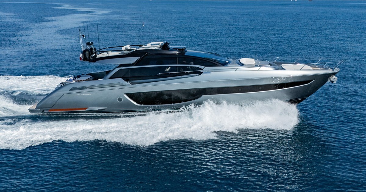 Riva yacht rental SAMIRA offers 10% off South of France charters from September
