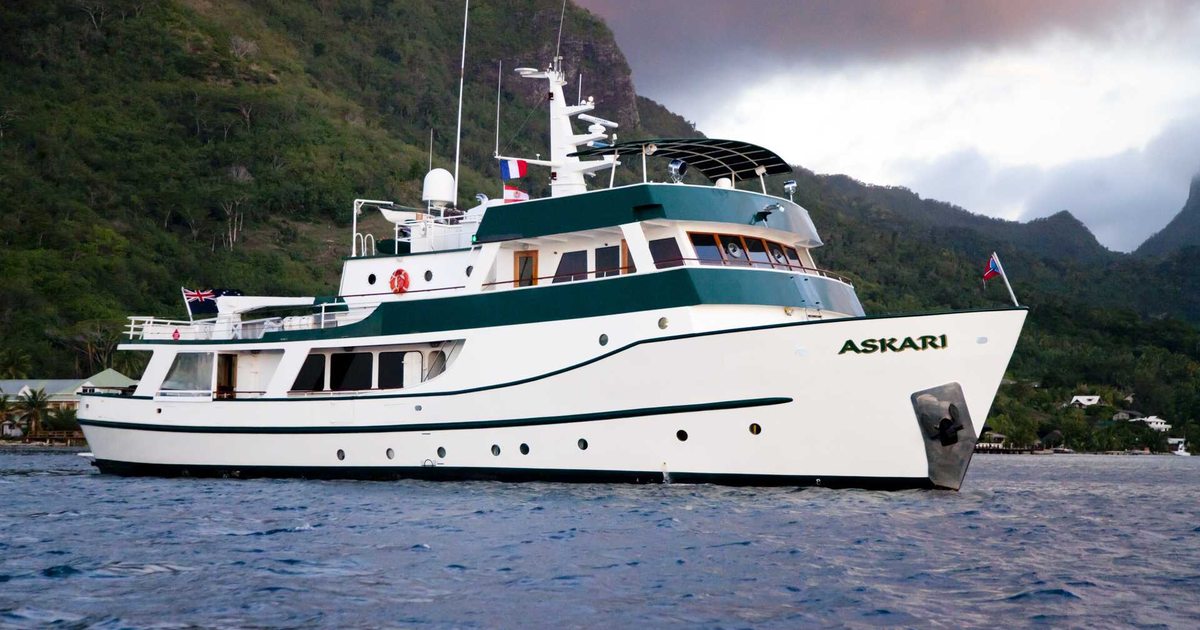 Spend your festive season in French Polynesia onboard charter yacht