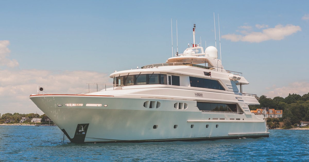 Easter yacht charter Escape to the Bahamas on board superyacht ‘Far