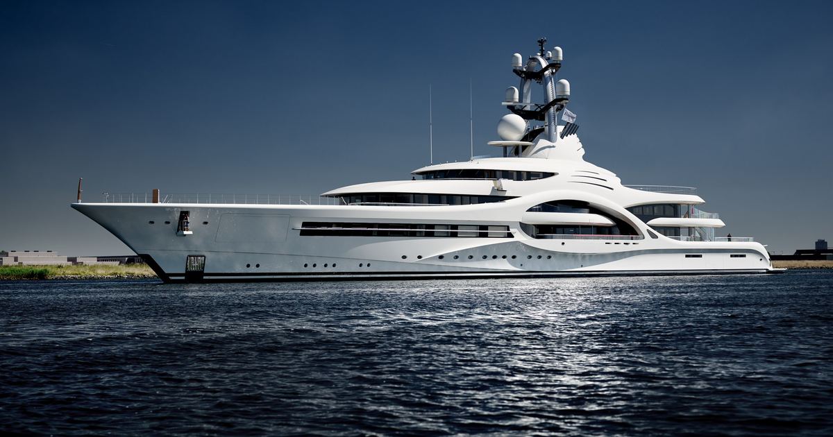 who owns motor yacht anna