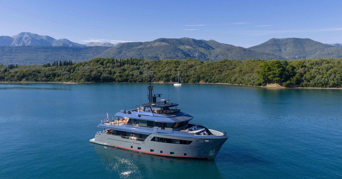 charter-yacht-haze.jpg