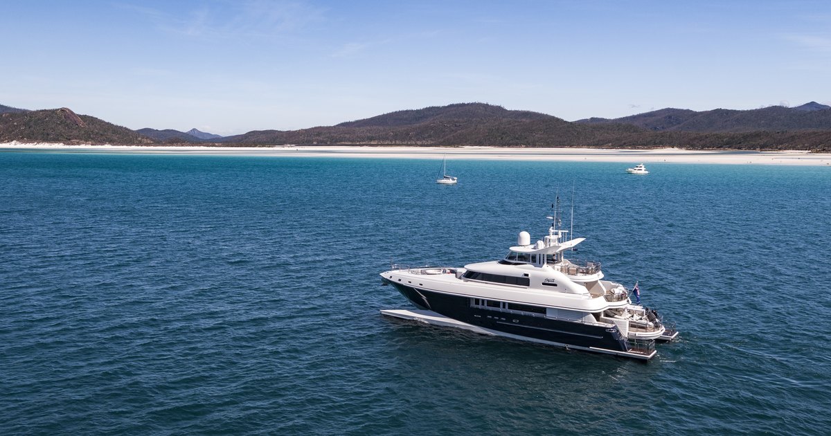 luxury yacht charter whitsundays