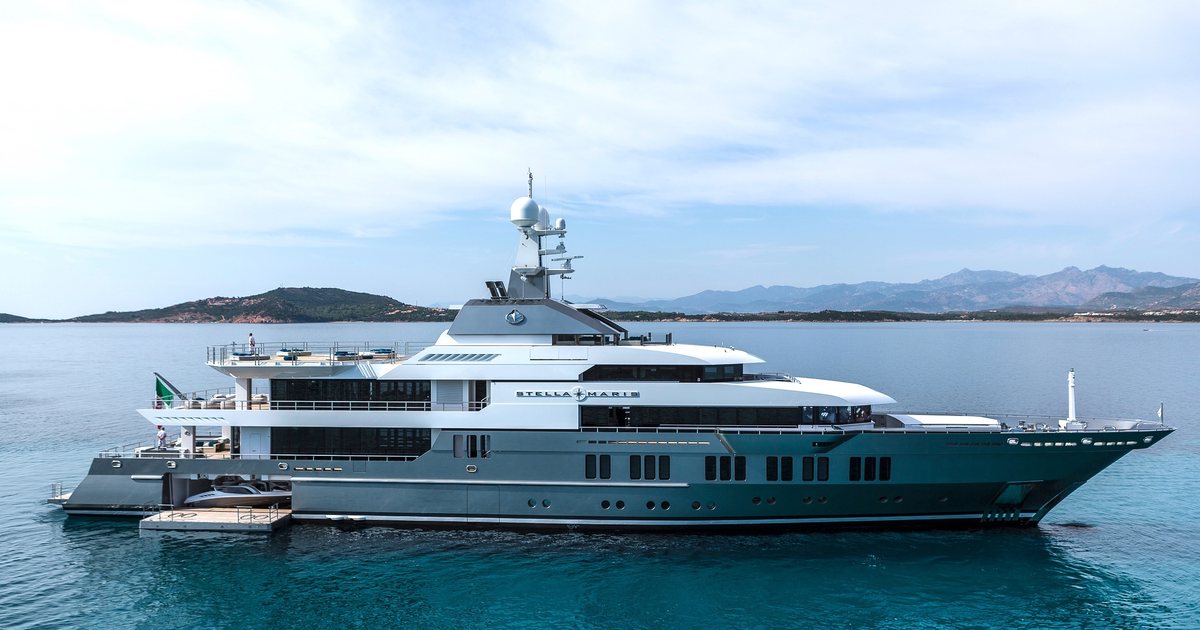 who owns stella maris yacht