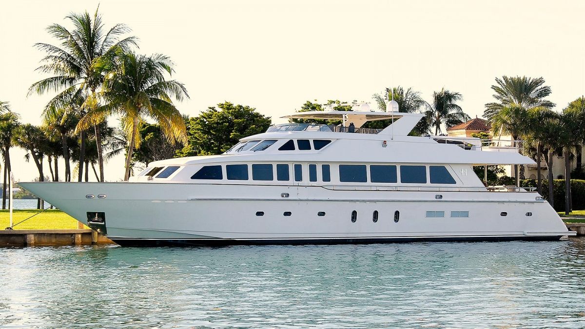 BEACHFRONT Yacht Charter Price - Hargrave Luxury Yacht Charter