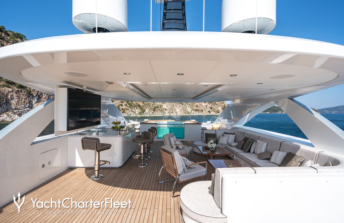 snow 5 yacht charter