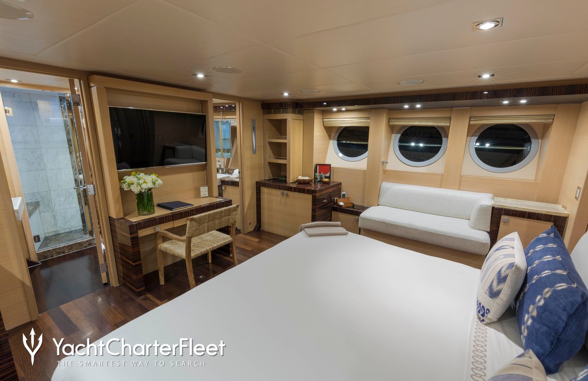 VANTAGE Yacht Charter Brochure - Download PDF