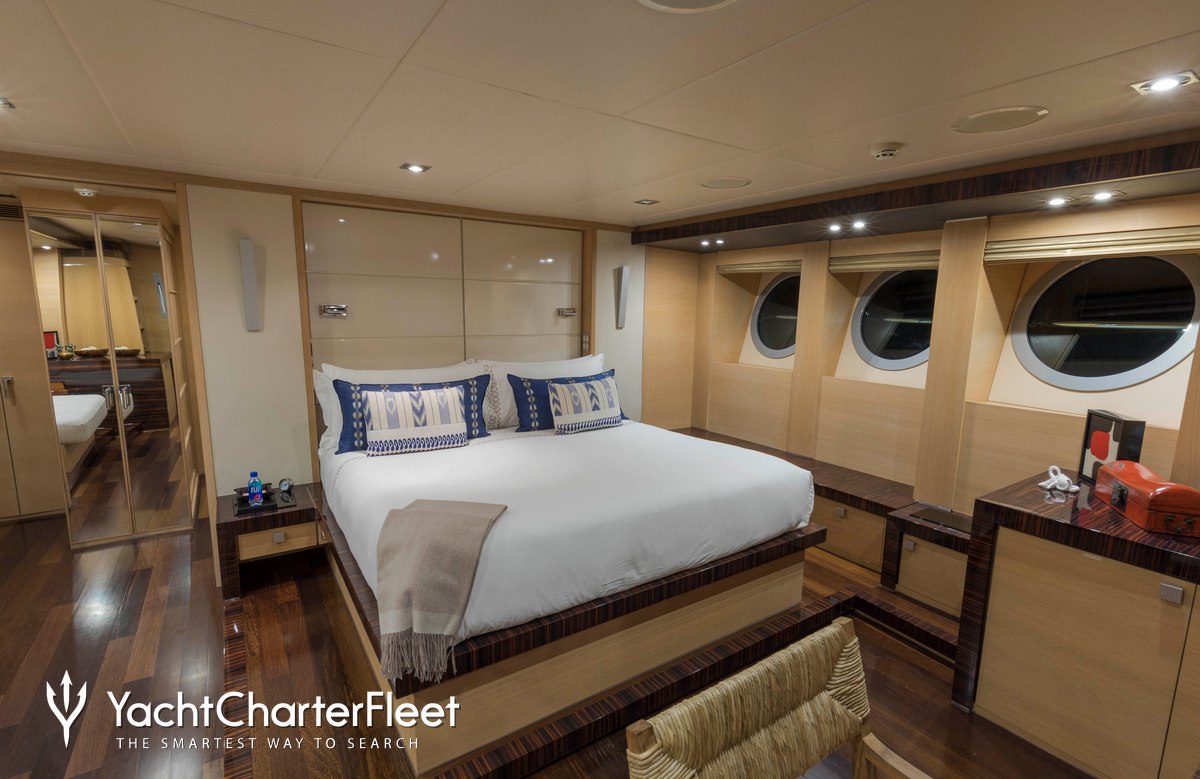 VANTAGE Yacht Charter Brochure - Download PDF