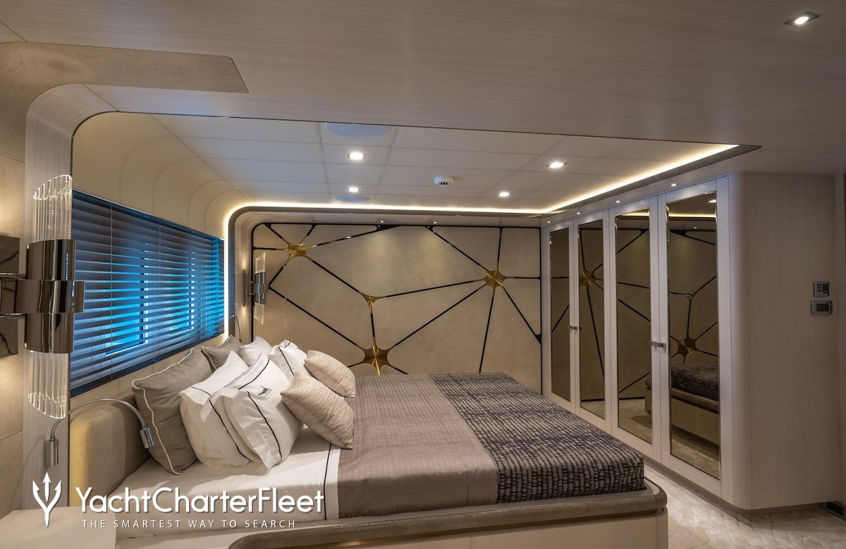 snow 5 yacht charter