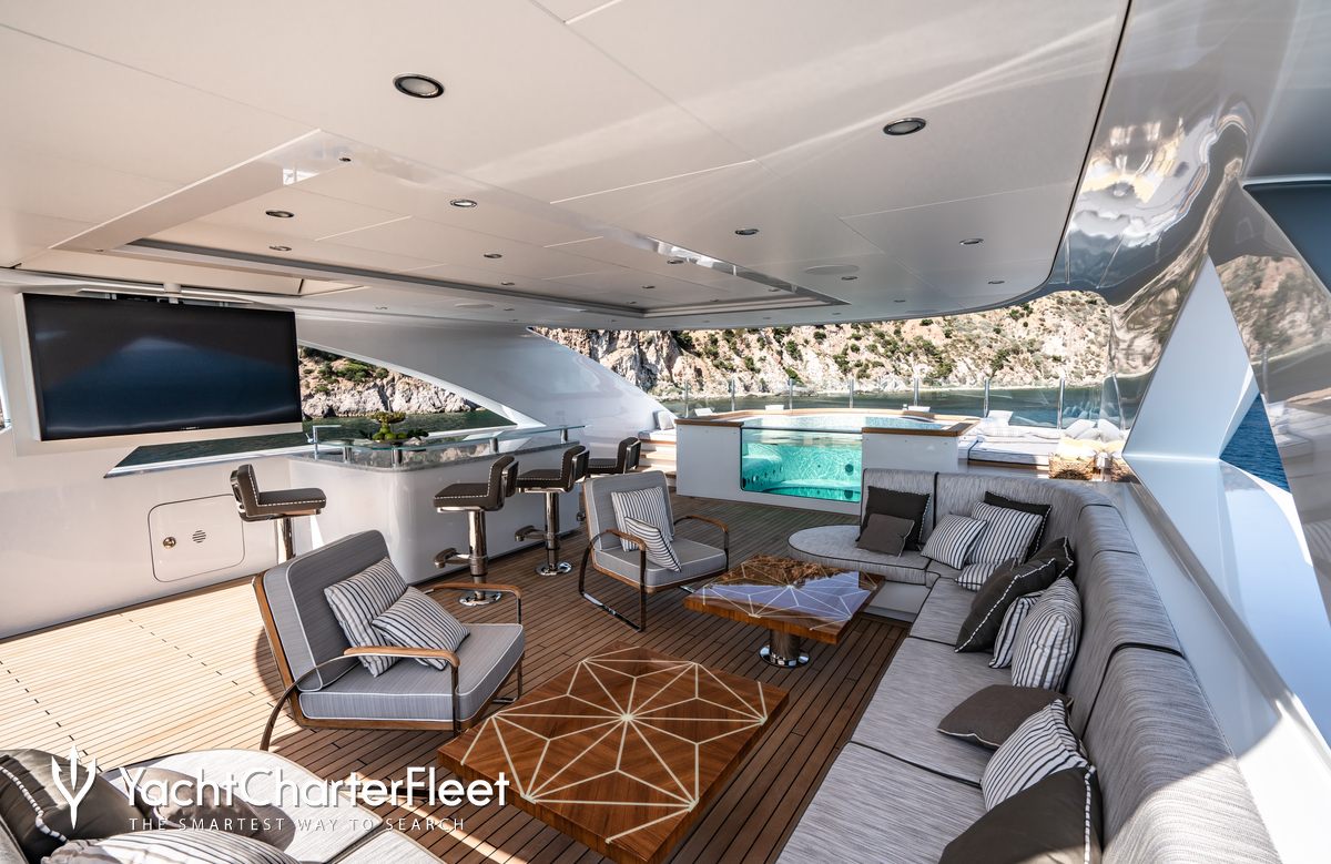 snow 5 yacht charter