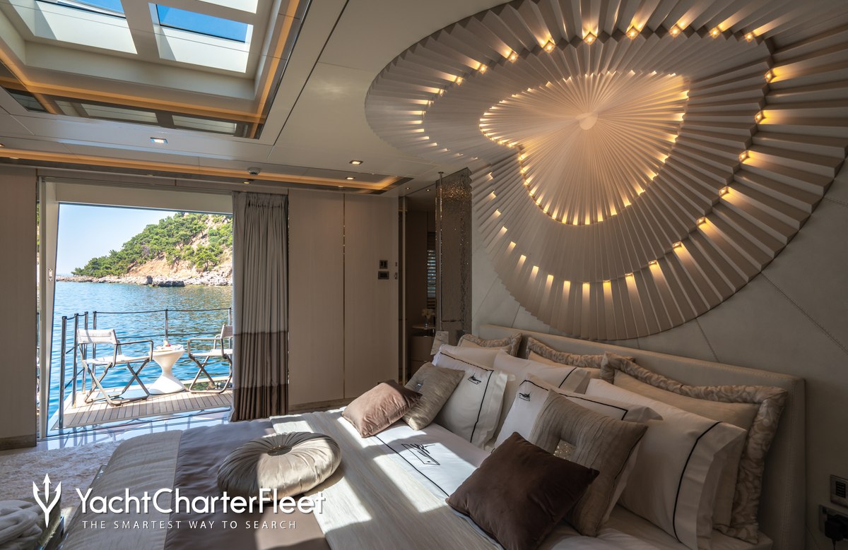 snow 5 yacht charter