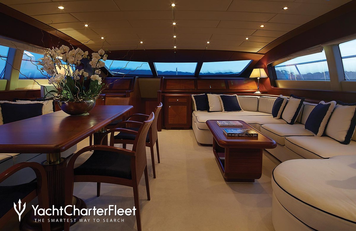 motor yacht 7 knots