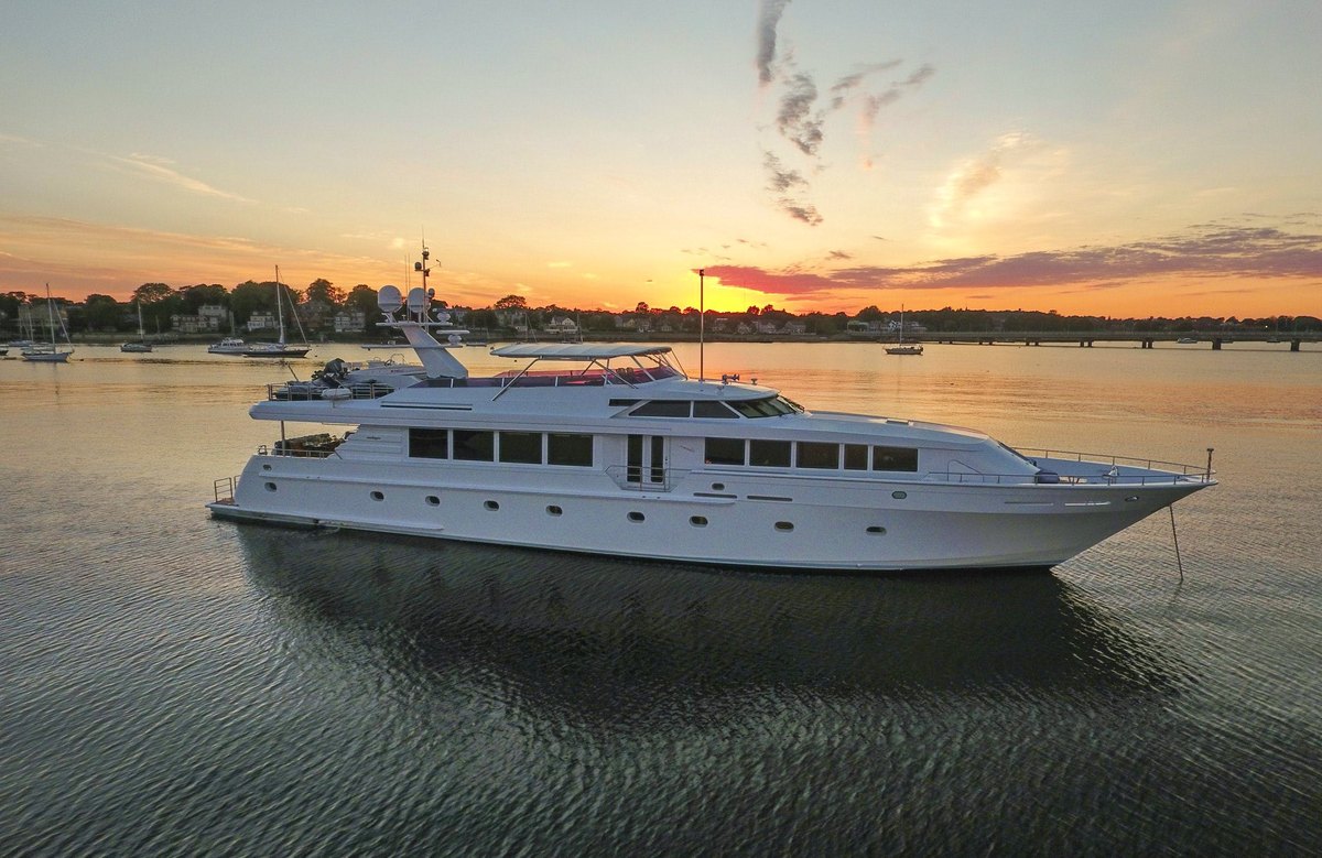 SAVANNAH Yacht Charter Price Intermarine Luxury Yacht Charter