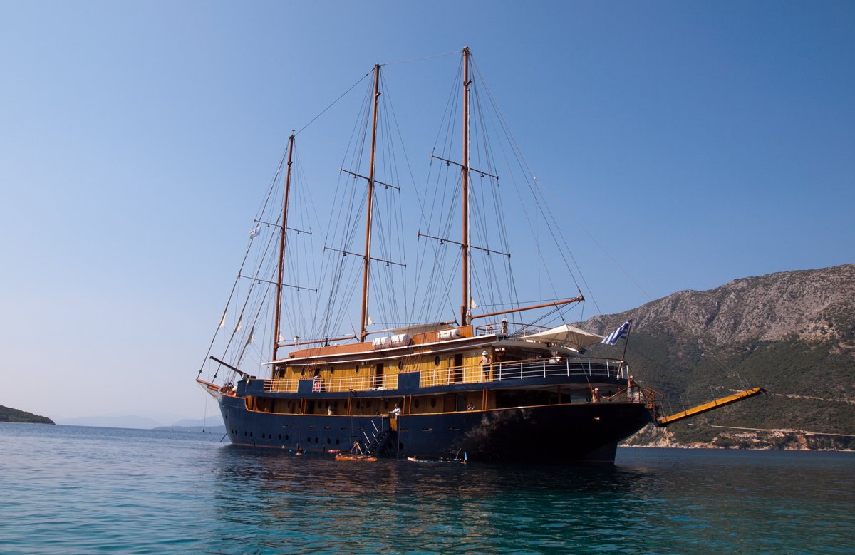 GALILEO Yacht Charter Price Piraeus Luxury Yacht Charter