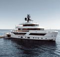 Sanlorenzo charter yacht LA LA LAND offers limited availability discount for summer Naples yacht charters