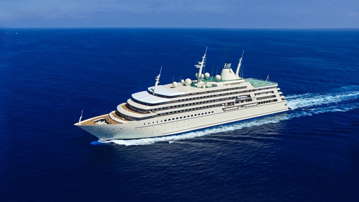 Meet the New Worlds Largest Yacht: Superyacht Fulk Al Salamah |  YachtCharterFleet