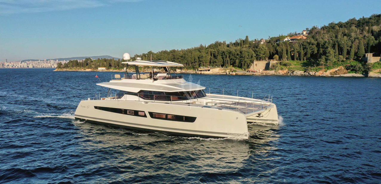 Ariva Charter Yacht