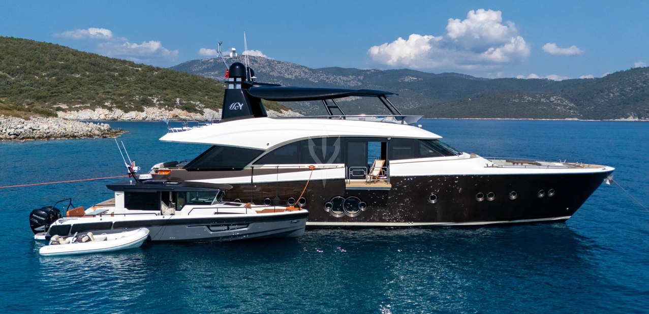 Bella Luna Charter Yacht