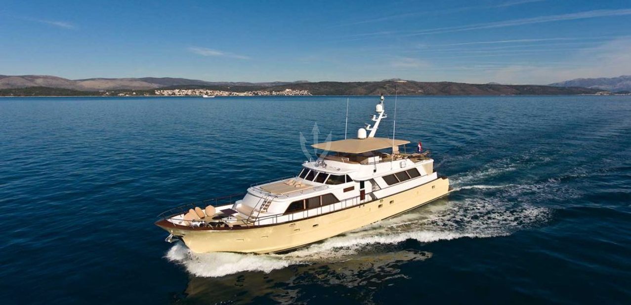 Auriane Charter Yacht