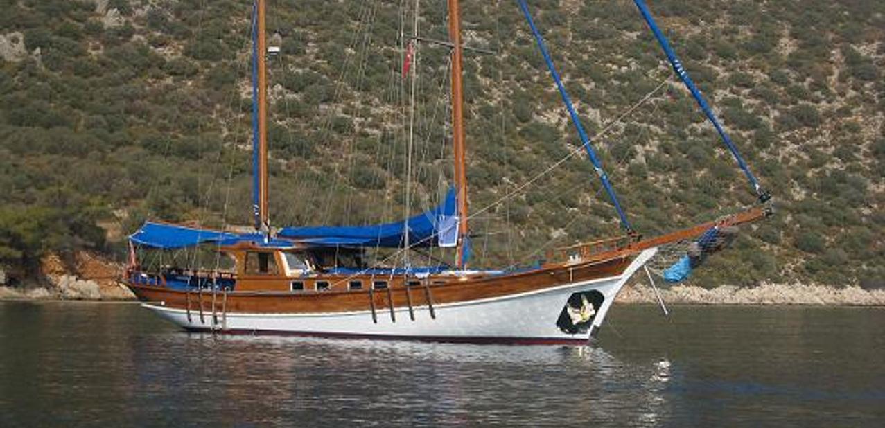 El Penor Charter Yacht