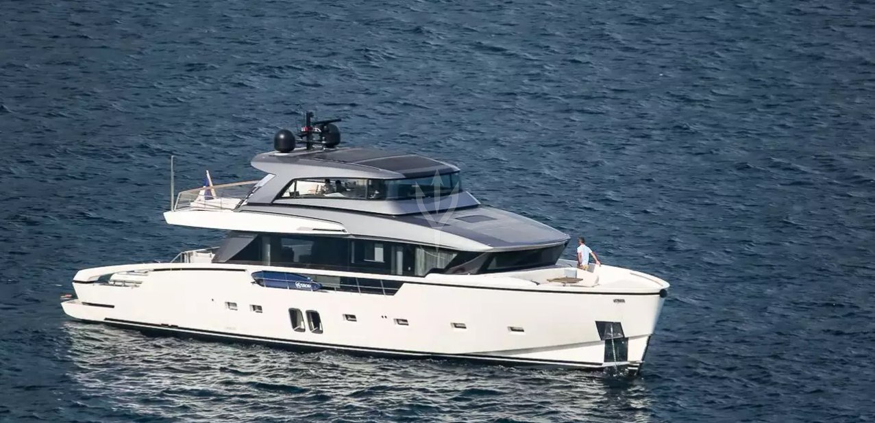 Bluesmobile Charter Yacht