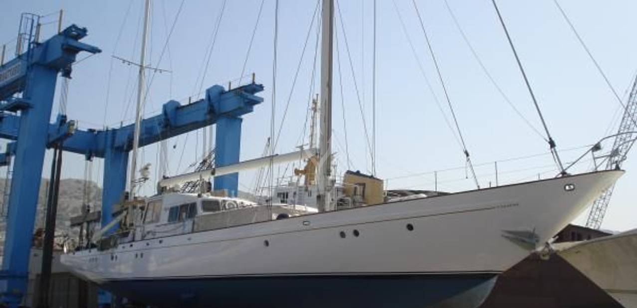 Lamadine Charter Yacht