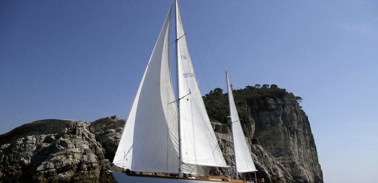 Cadama Charter Yacht