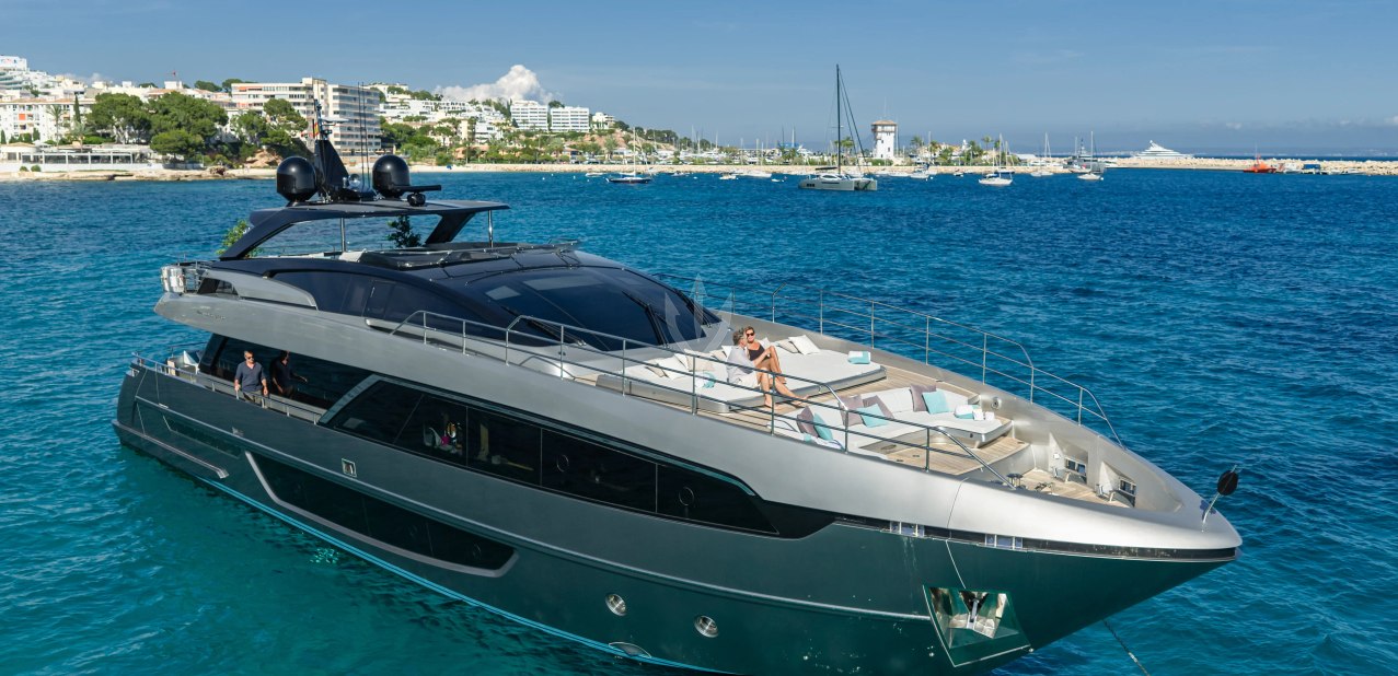 HP6 Charter Yacht