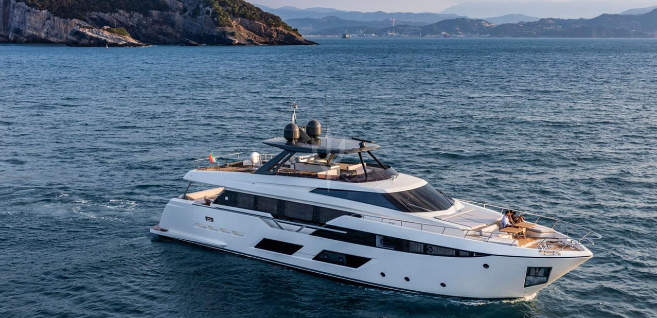Lopera 1 Charter Yacht