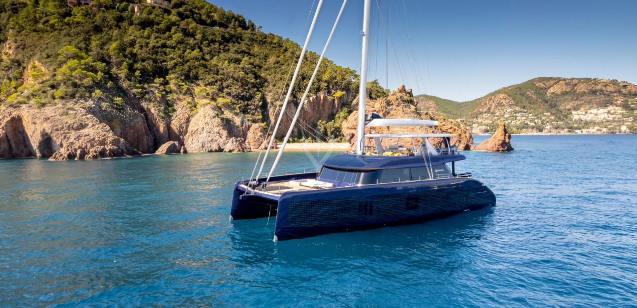 Hu-Lysse Charter Yacht