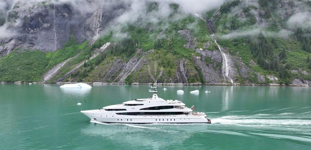 Ludzie Charter Yacht