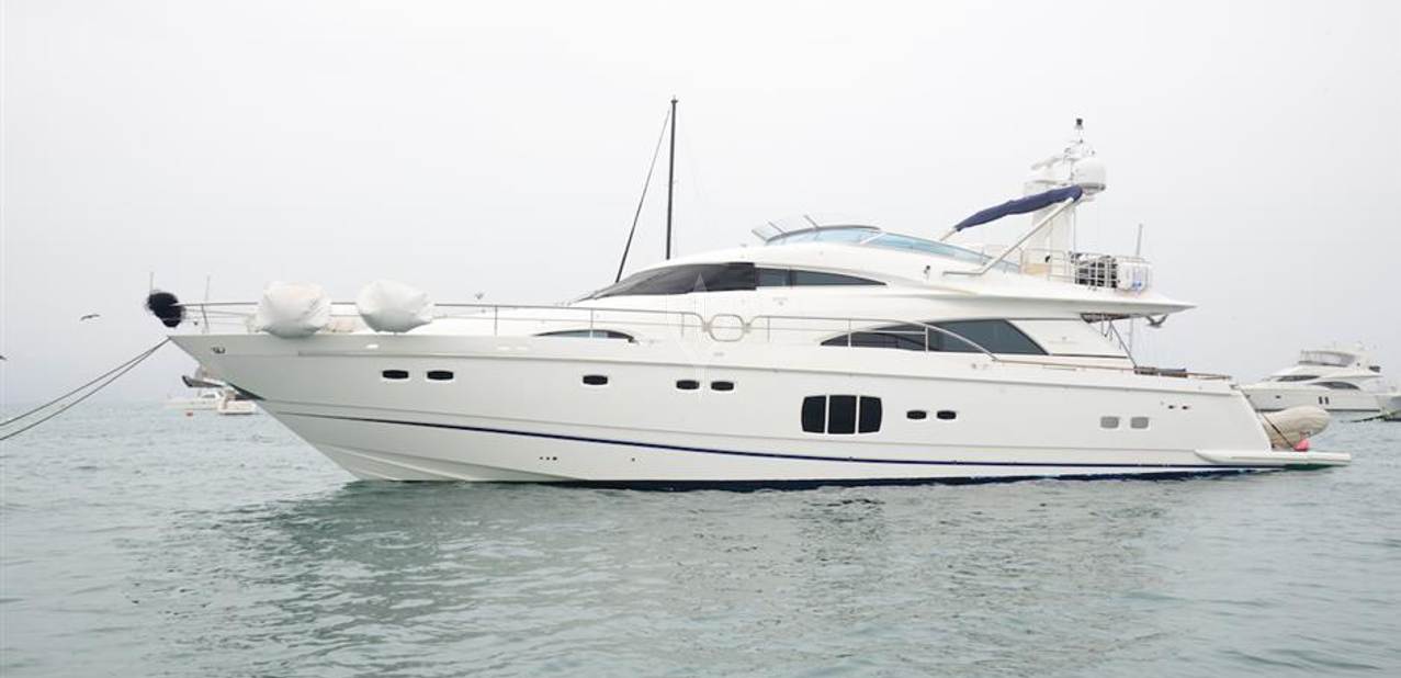 Mares Charter Yacht