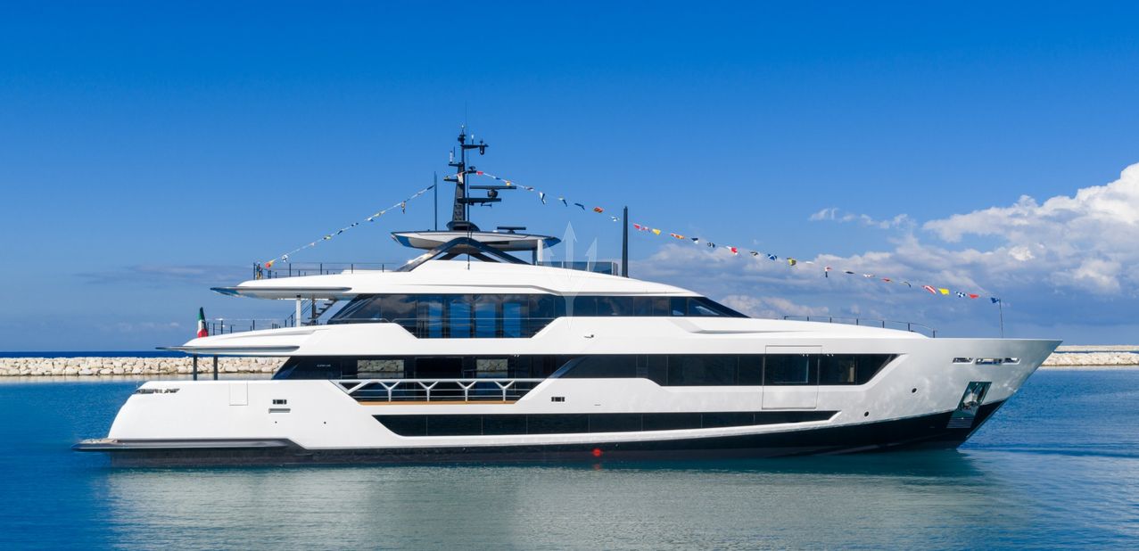 Parabolica 2 Charter Yacht