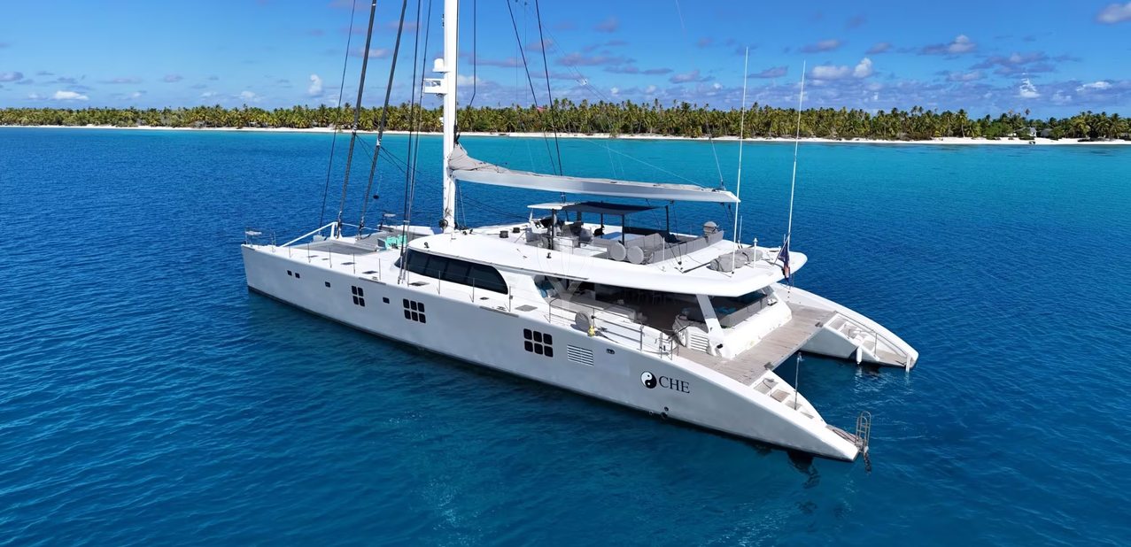 Che Charter Yacht