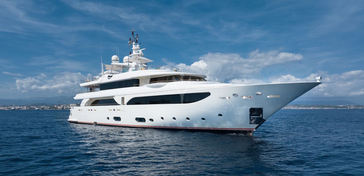 O'Lion Charter Yacht