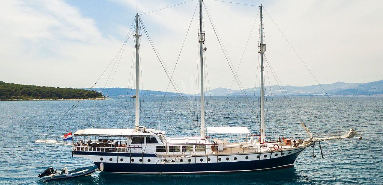 Gideon Charter Yacht