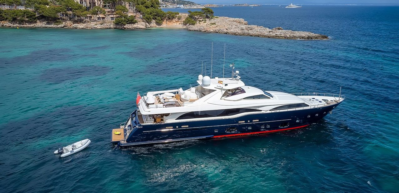 Malen Charter Yacht