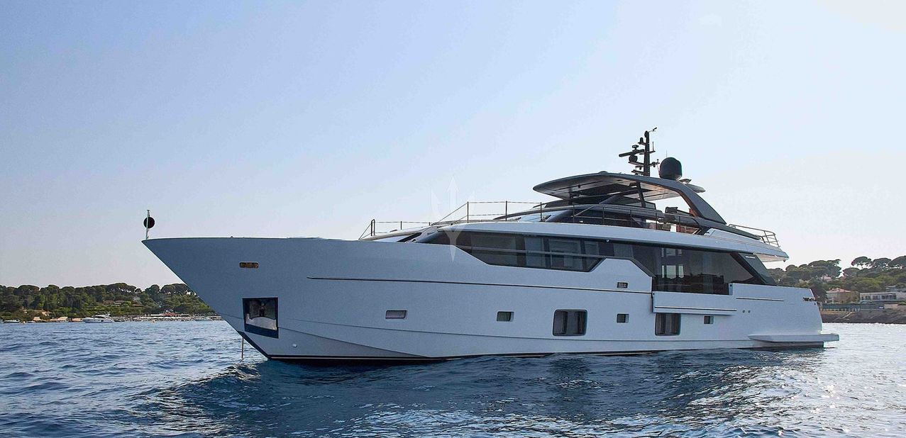 Amouaje Charter Yacht