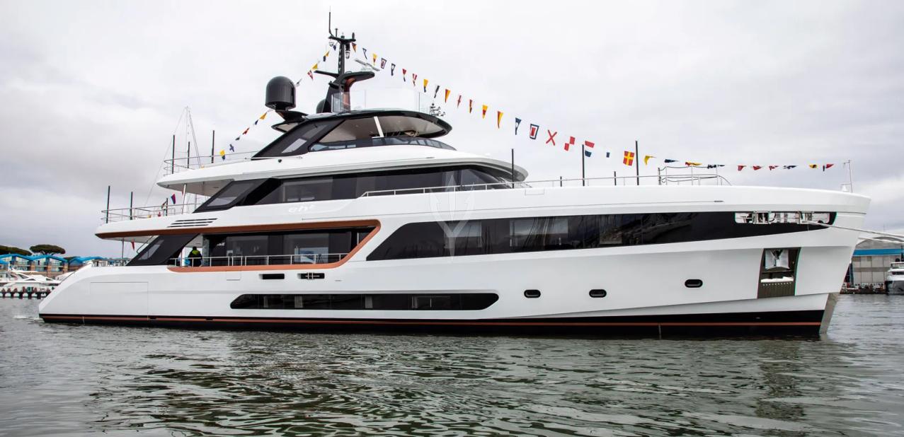 EH2 Charter Yacht