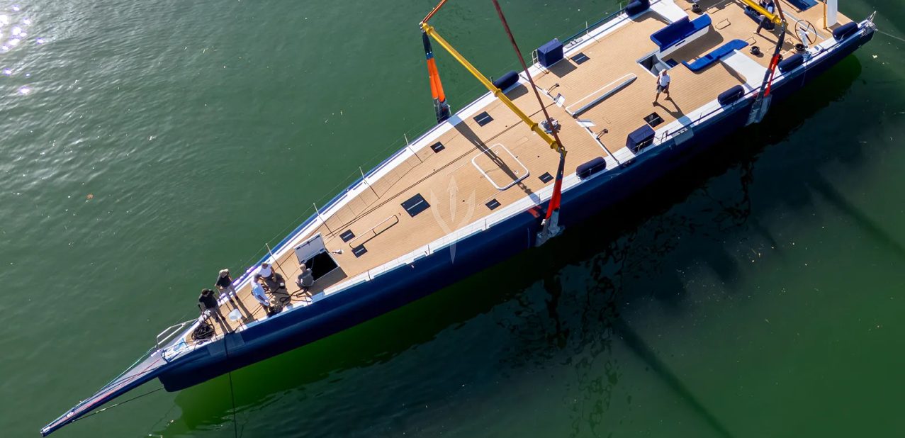 Magic Carpet e Charter Yacht