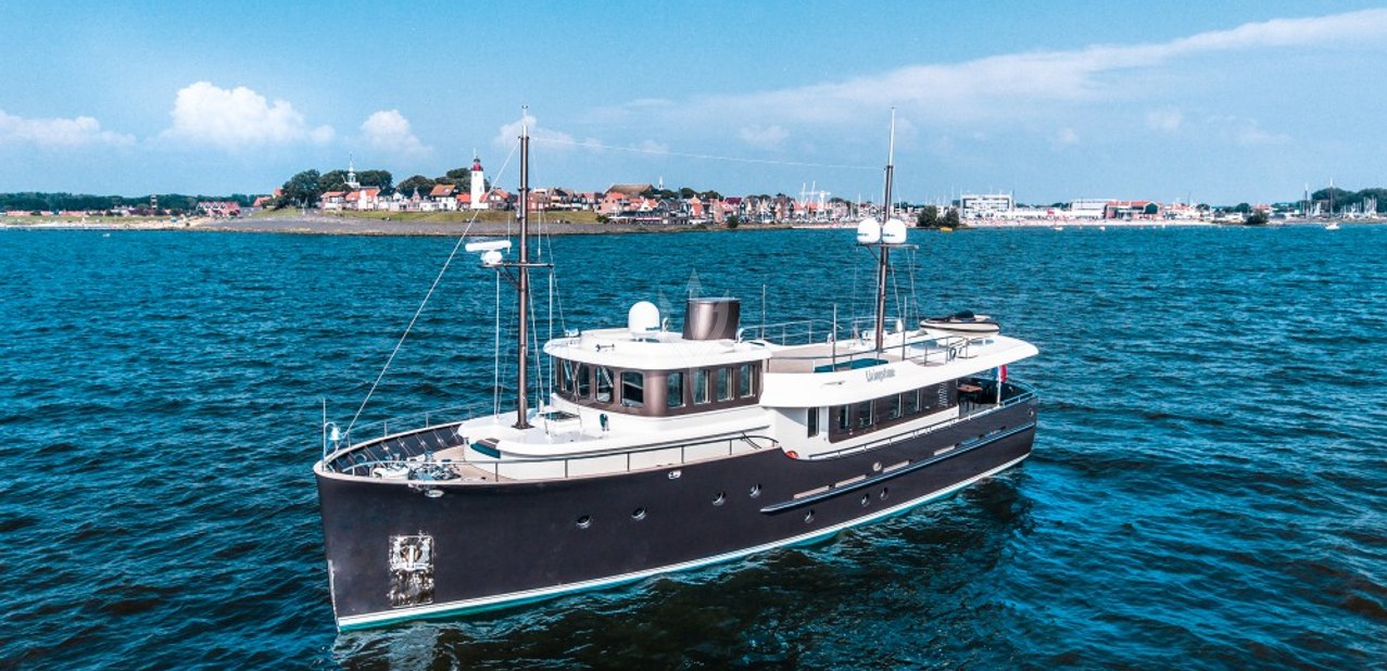 Livingstone Charter Yacht