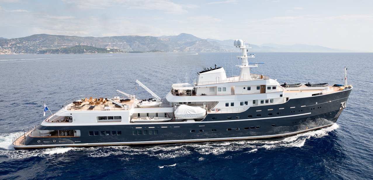 Aqua Lares Charter Yacht