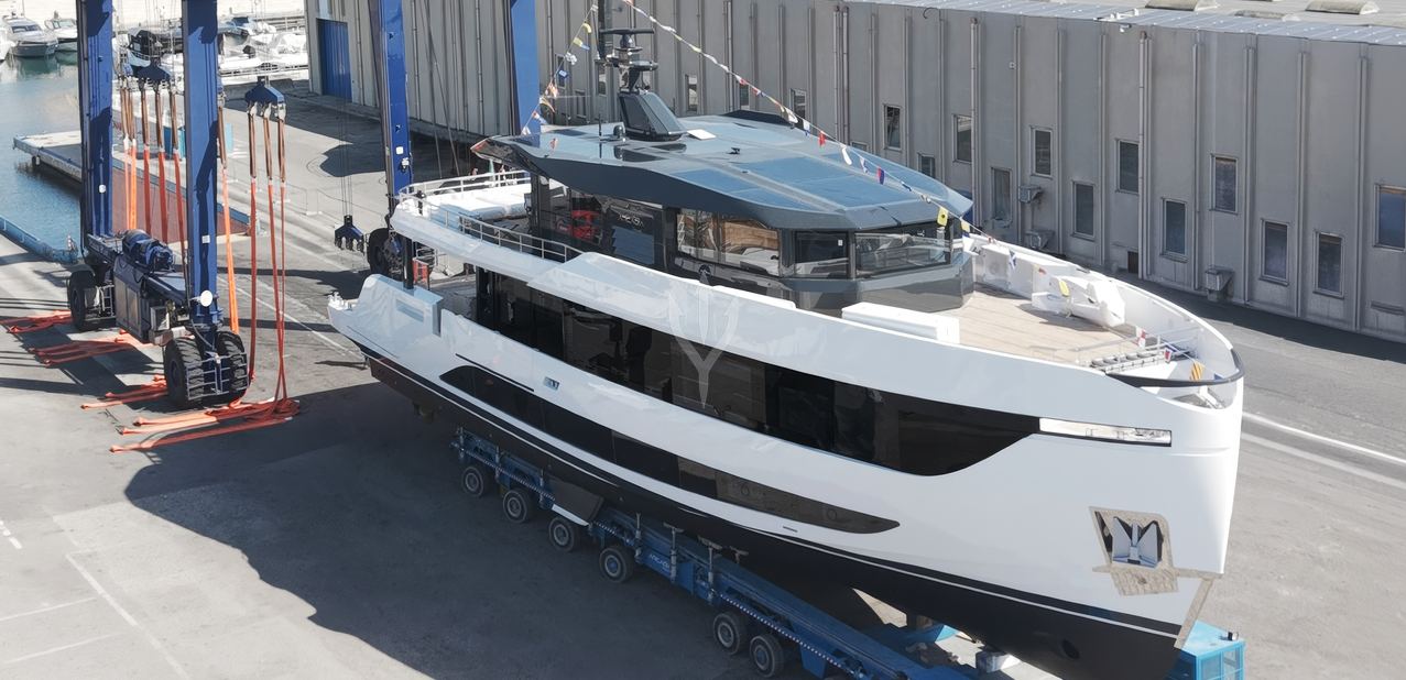 Arcadia A96/04 Charter Yacht