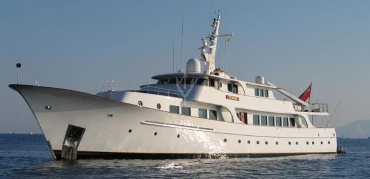 Kriss Charter Yacht