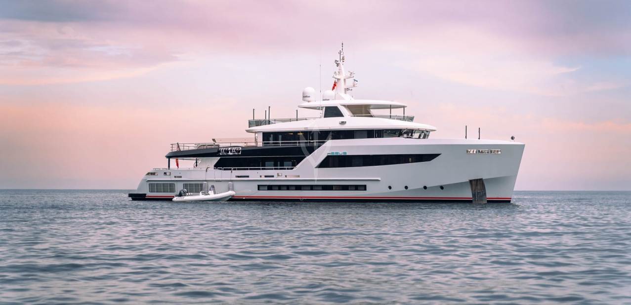 Heeus Charter Yacht