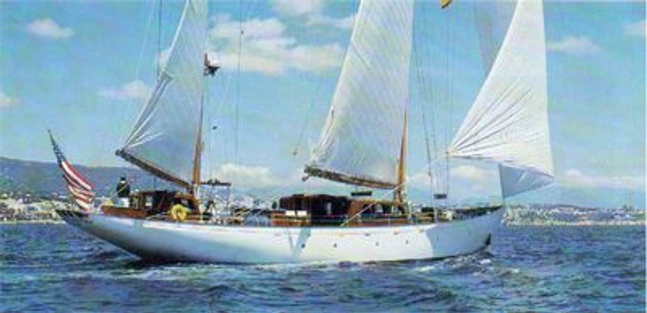 Aile Blanche Charter Yacht